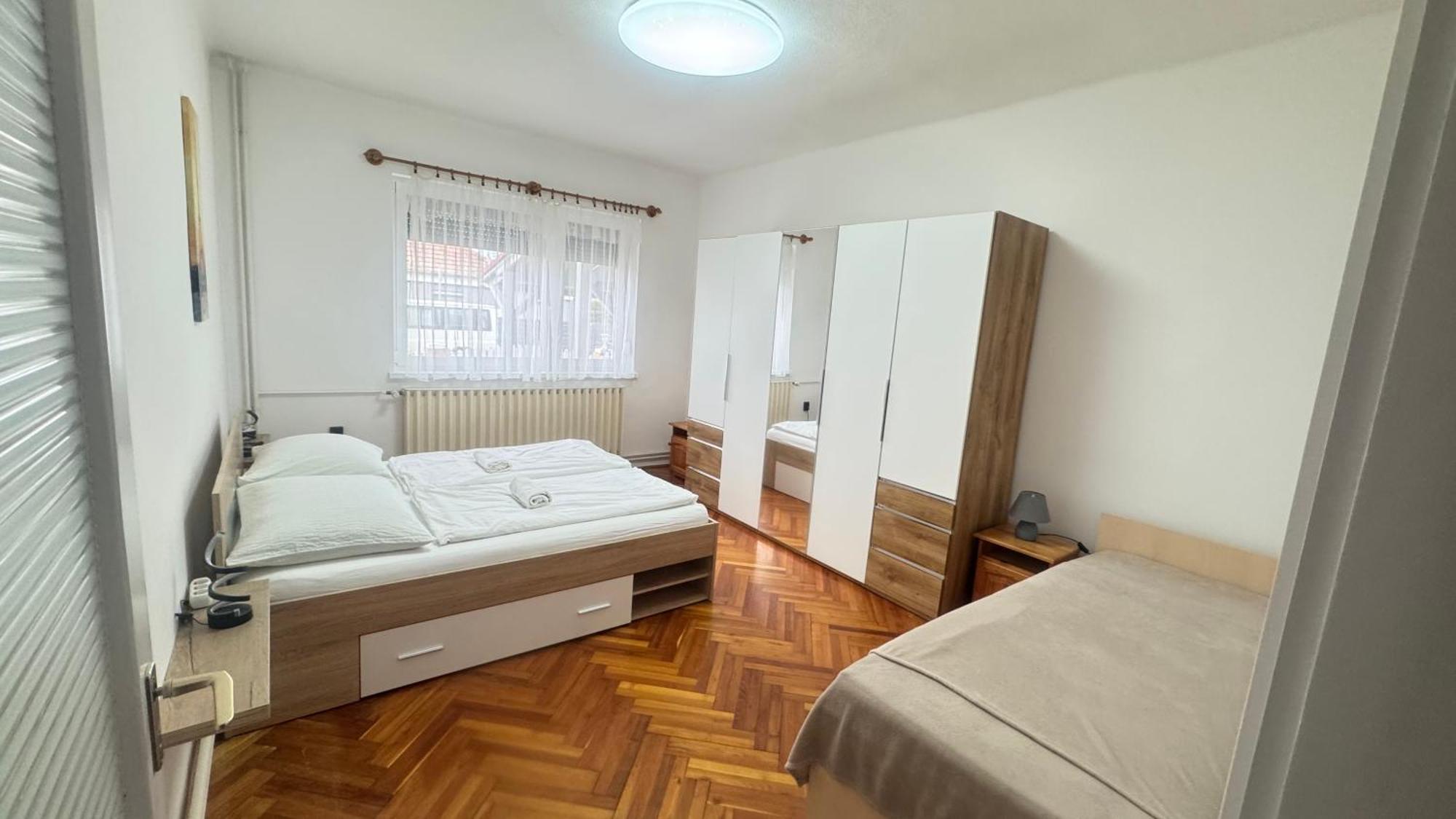 Pingvin Cukraszda Apartman Balatonmáriafürdő Exteriör bild