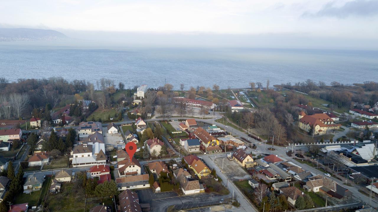 Pingvin Cukraszda Apartman Balatonmáriafürdő Exteriör bild